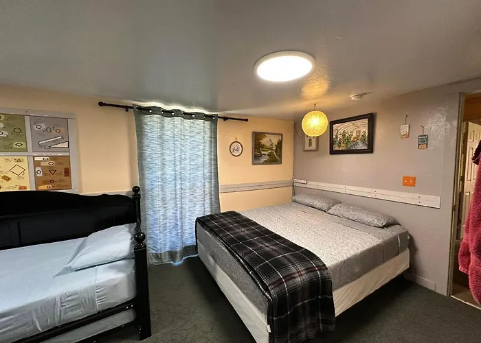Ez 1 Mile To Fort Sill! Pumpkin Cottage Sleeps 9, Grills, Firepit, Laundry